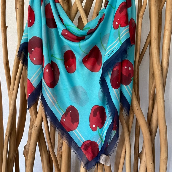 AUTHENTIC NWT GUCCI SHAWL / SCARF - Picture 11 of 13